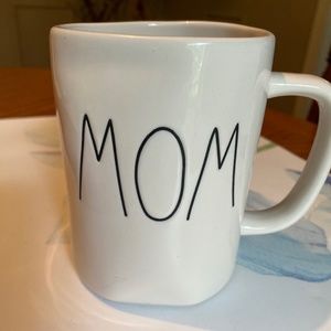 Rae Dunn “MOM” coffee mug